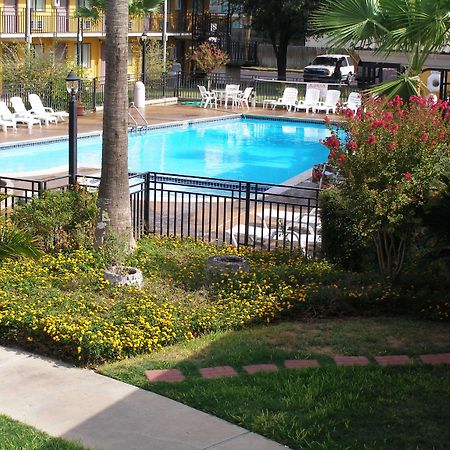 Americas Best Value Inn Ларедо Зручності фото