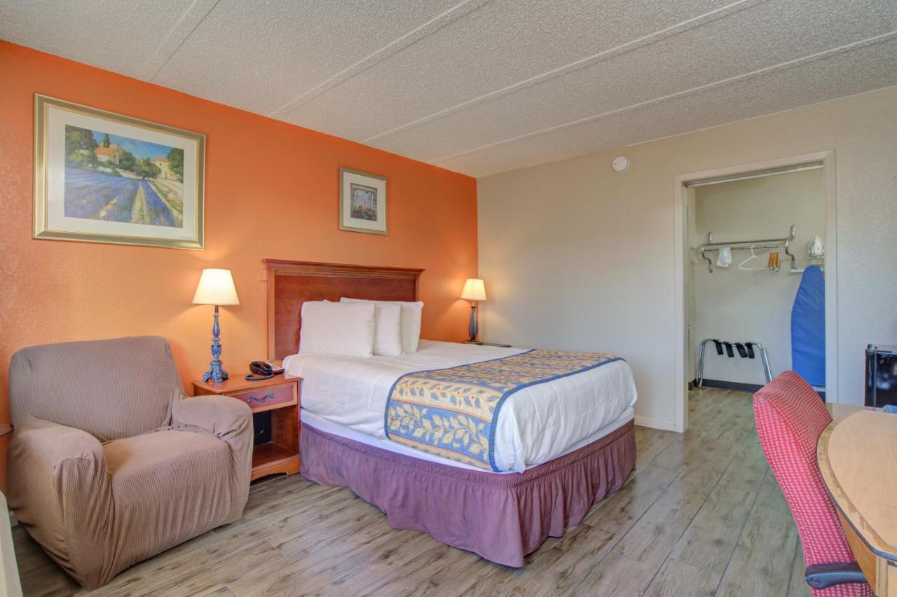 Americas Best Value Inn Ларедо Екстер'єр фото