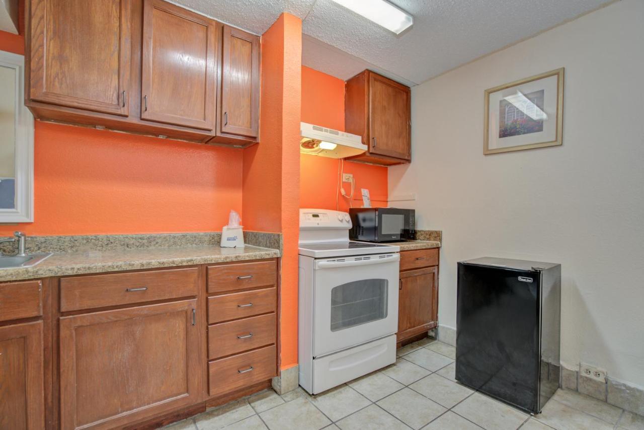 Americas Best Value Inn Ларедо Екстер'єр фото