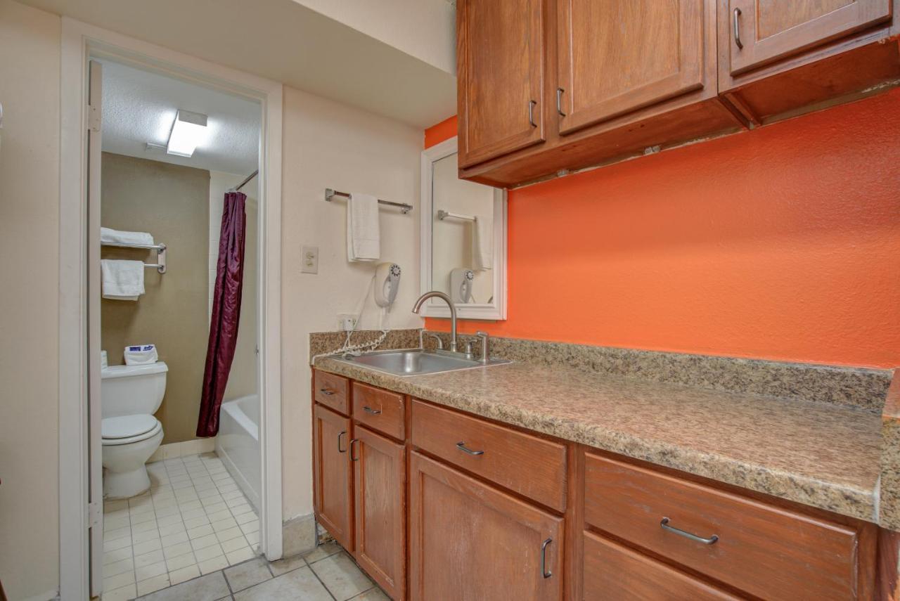 Americas Best Value Inn Ларедо Екстер'єр фото