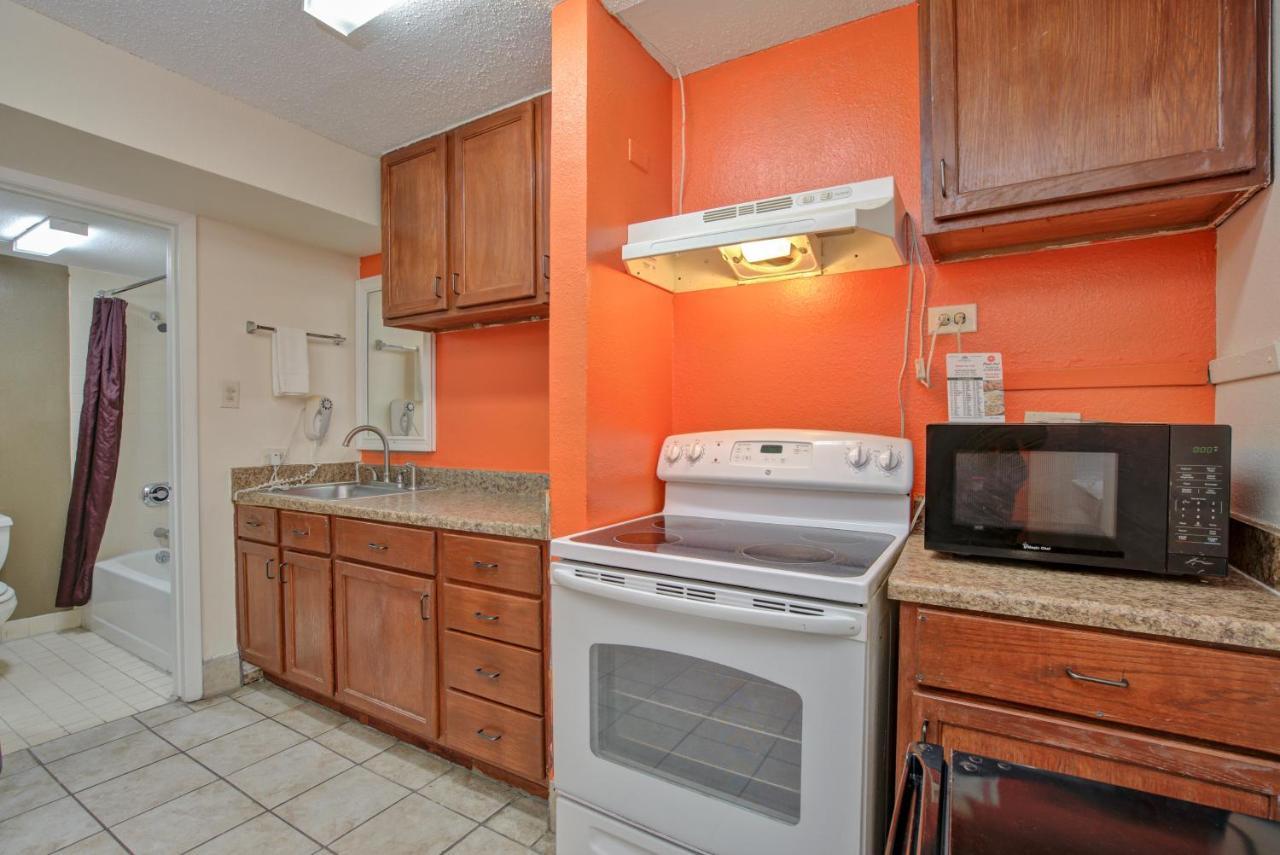 Americas Best Value Inn Ларедо Екстер'єр фото