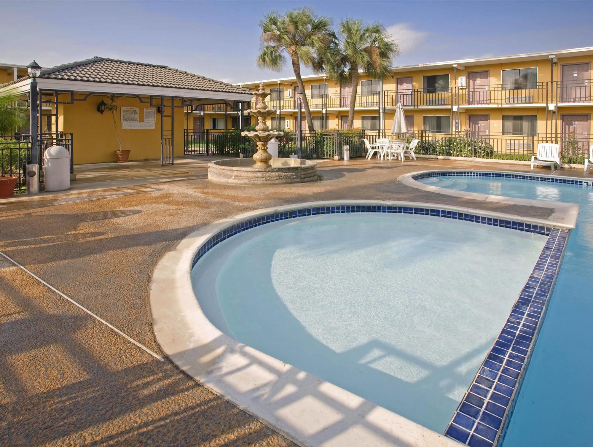 Americas Best Value Inn Ларедо Екстер'єр фото