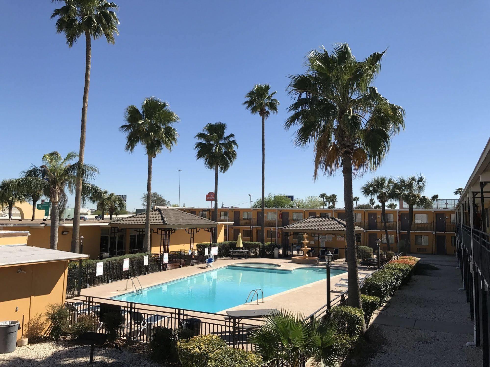 Americas Best Value Inn Ларедо Екстер'єр фото