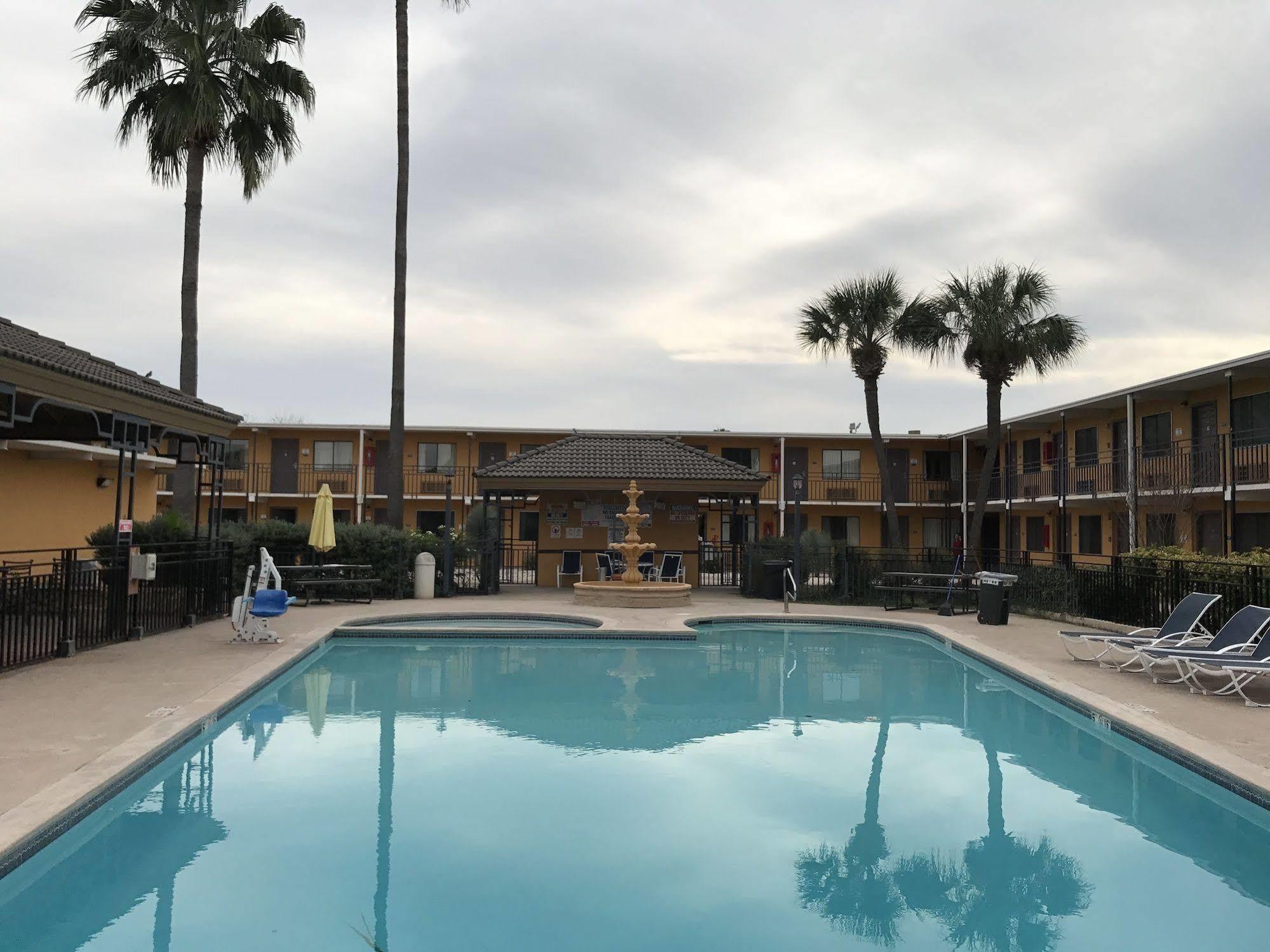 Americas Best Value Inn Ларедо Екстер'єр фото